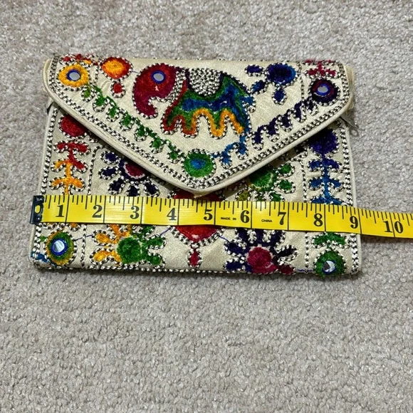 CCO PRICE TODAY ONLY 🔥🔥 NEW Embroidered Clutch